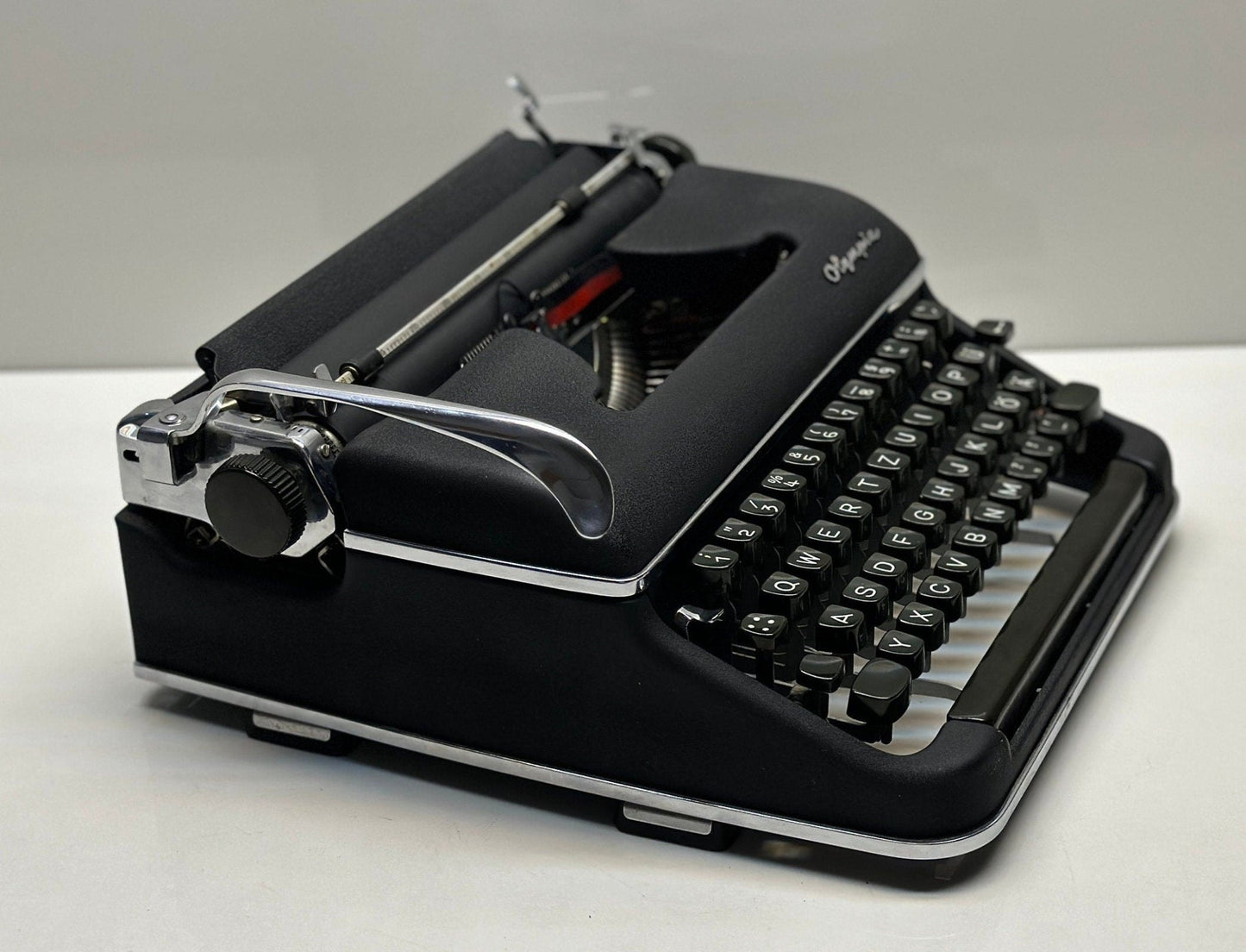 Olympia SM3 Black Typewriter - Premium Quality, Highly Preferred Model. Black Typewriter