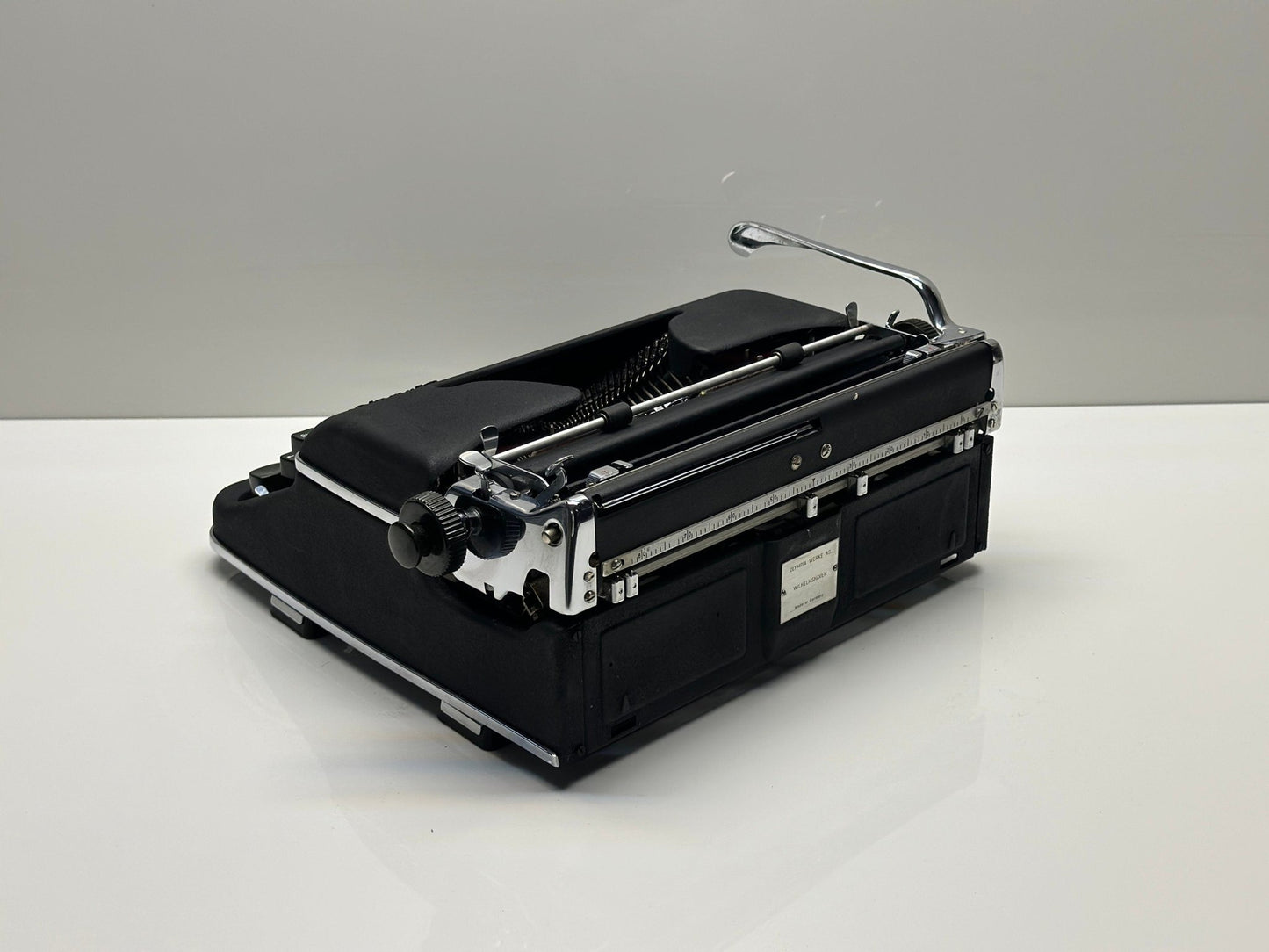 Olympia SM3 Black Typewriter,Standart bag,Premium Quality, Highly Preferred Model. Black Typewriter,Best seller,Best For Gift