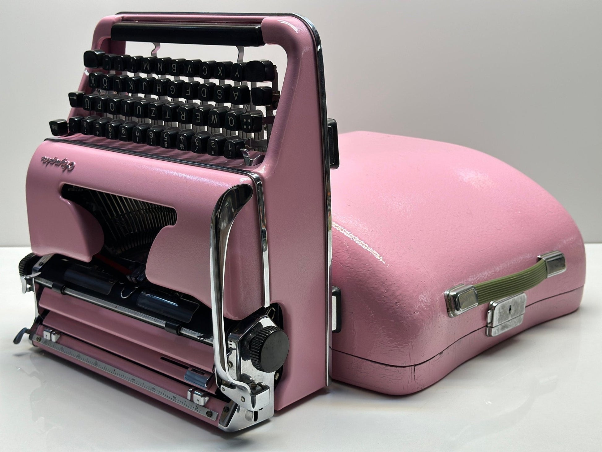 Elegant Pink Olympia SM3 Typewriter with Matching Pink Bag - A Fusion of Style and Functionality