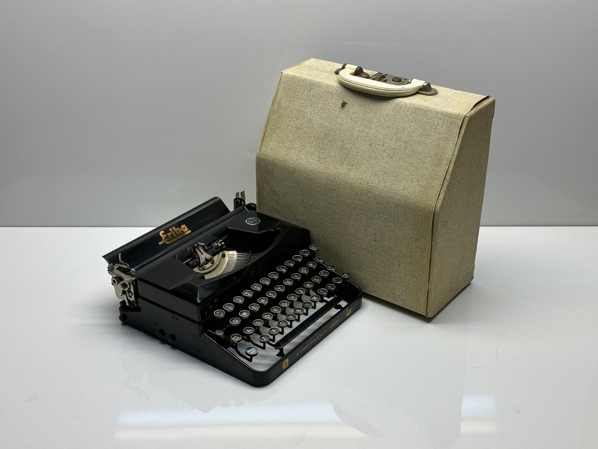 Erika Typewriter S - Black Vintage Writers and Vintage Enthusiasts - Premium Quality Antique Typewriter with Old World Elegance and Wood Bag