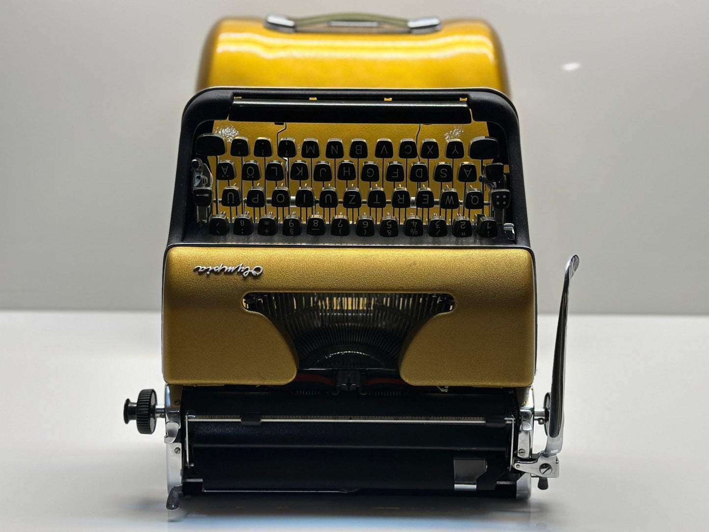 Gold Olympia SM3 Typewriter + Gold Bag - The Perfect Gift Choice
