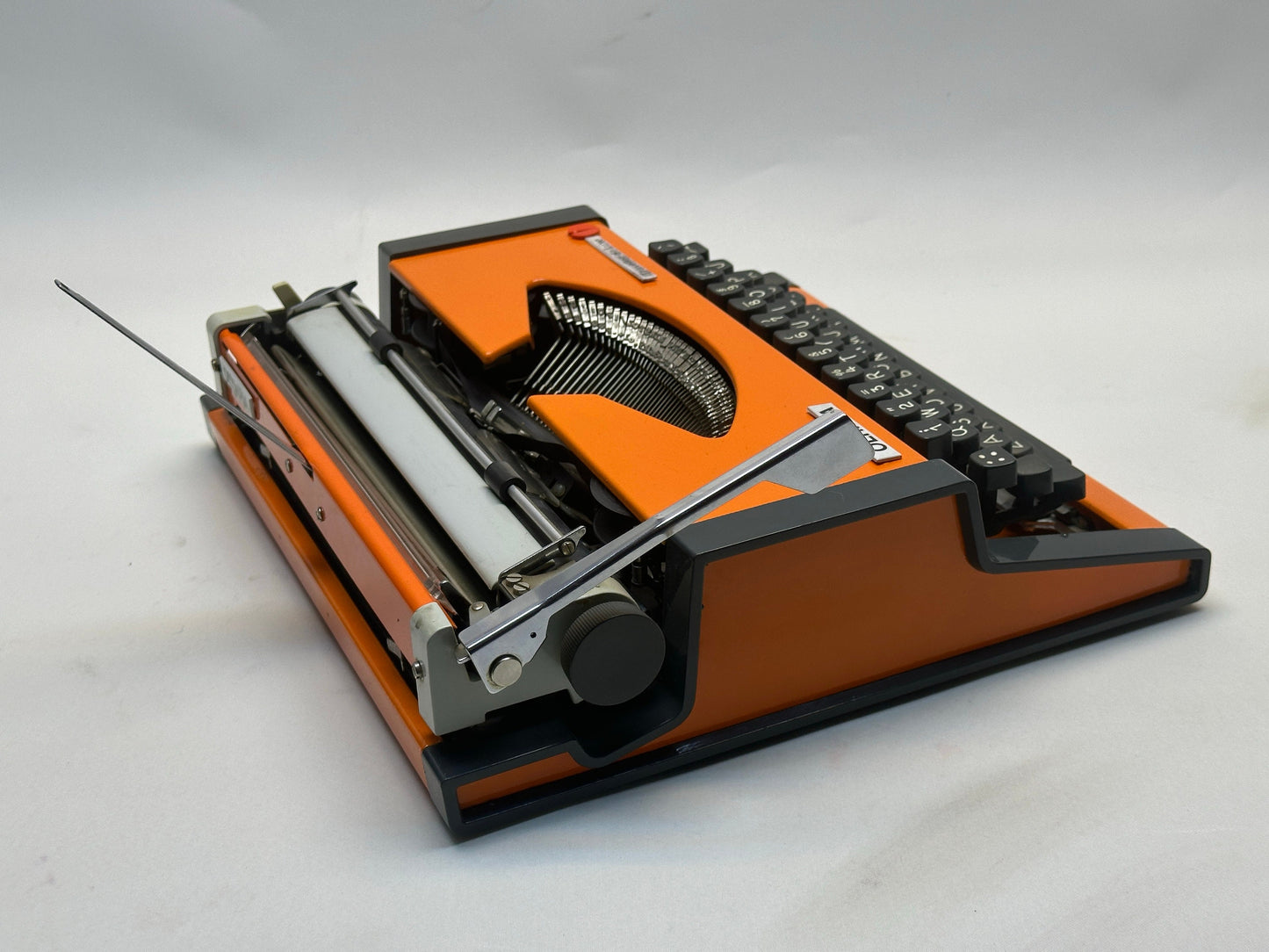 Olympia Orange Typewriter - Vibrant Typing Experience with Matching Orange Bag, 1960 Model, QWERTY Layout - An Antique Typewriter Gem