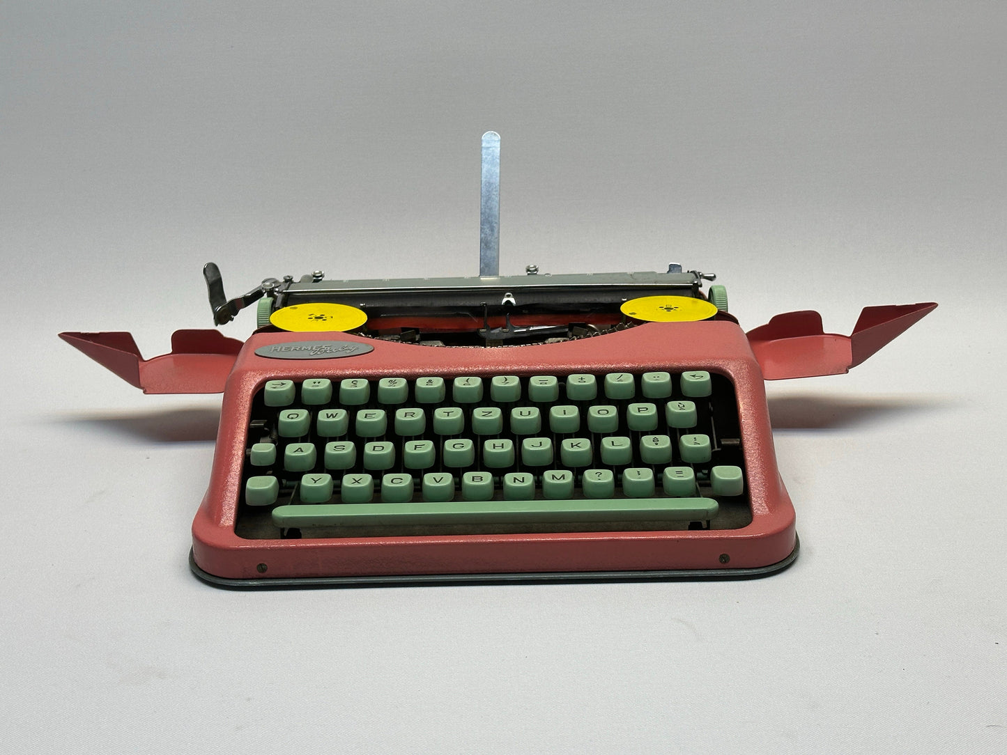 Great gift! Hermes BABY Typewriter - Green QWERTZ Keyboard: The Perfect Gift!