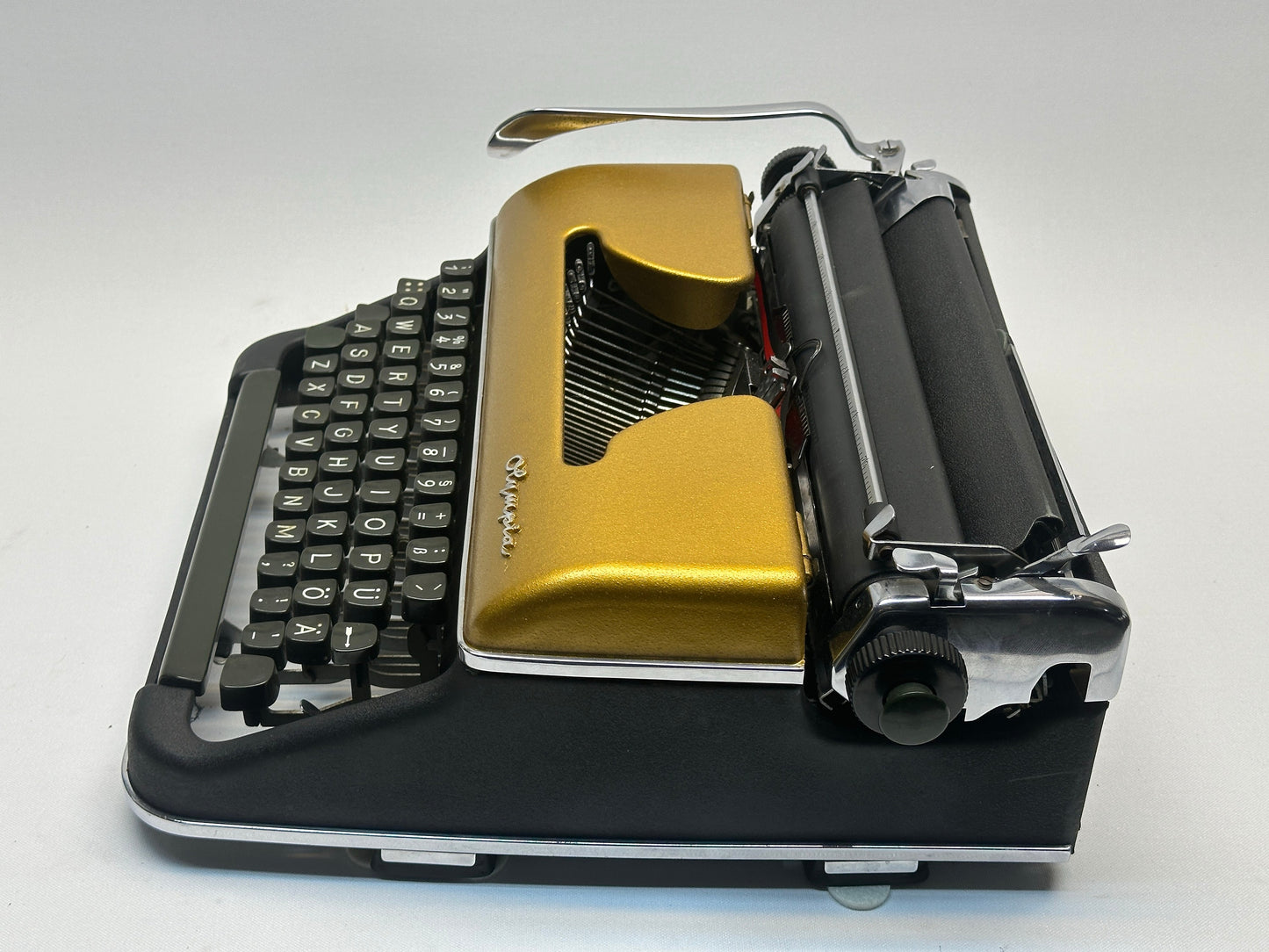 Great gift! Olympia SM3 Gold Typewriter - Luxurious Elegance for Your Workspace