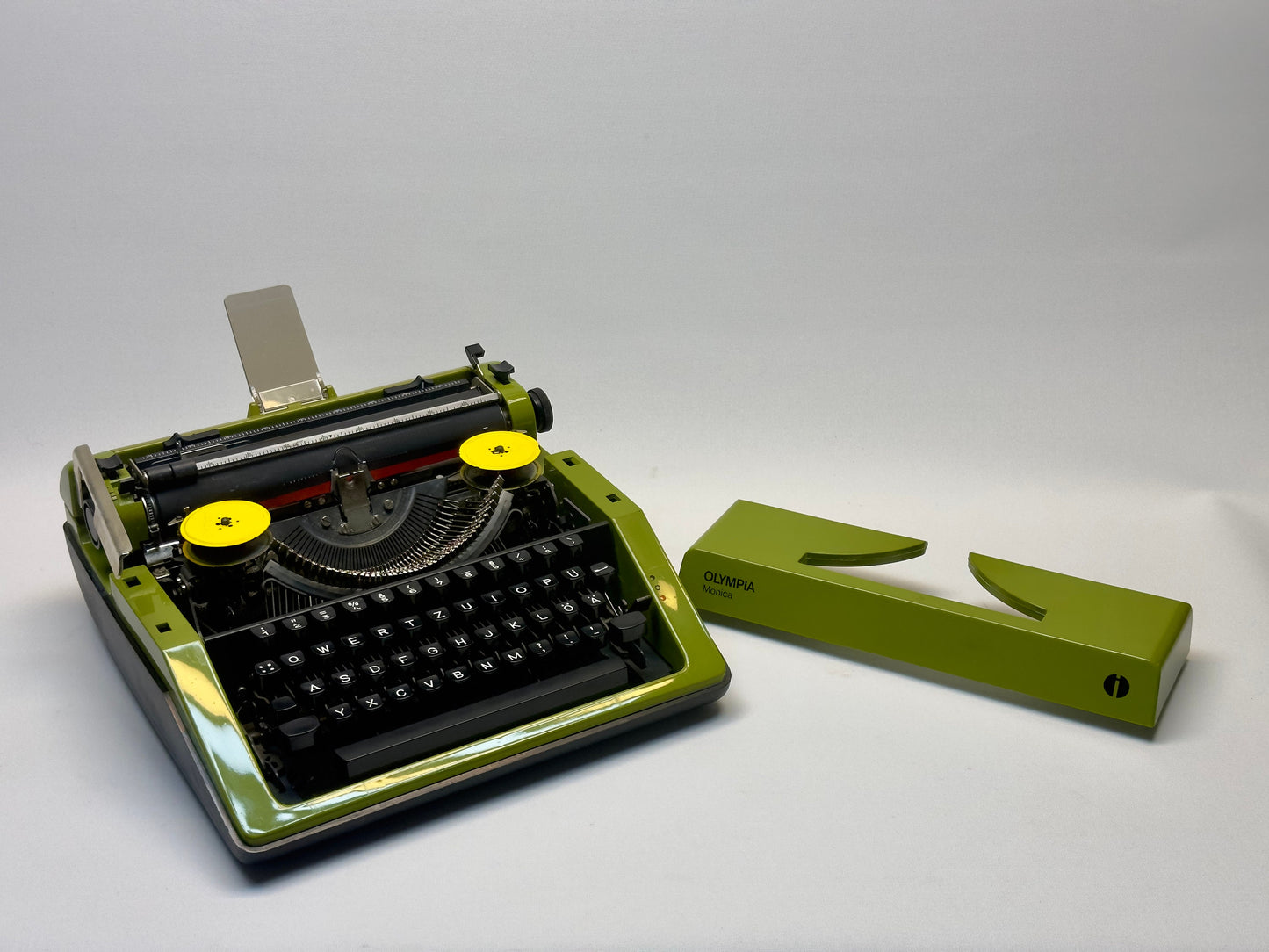 Nice Gift!, Vintage Charm: Olympia Monica Typewriter in Enchanting Green with Black Keyboard and Bag - Fully Restored, Ready to Inspire