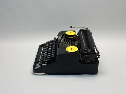 Olympia Black Typewriter - 1940 Model, Impeccable Performance, QWERTZ Keyboard - A Timeless Writing Companion with Black Wood Bag