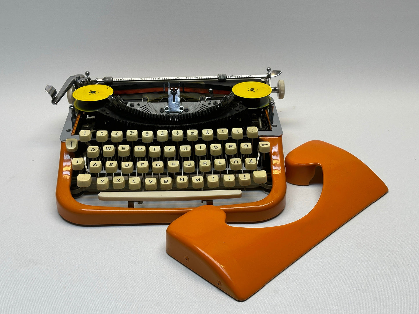 Best gift! Vintage Voss Typewriter - The Perfect Gift for Creatives and Collectors