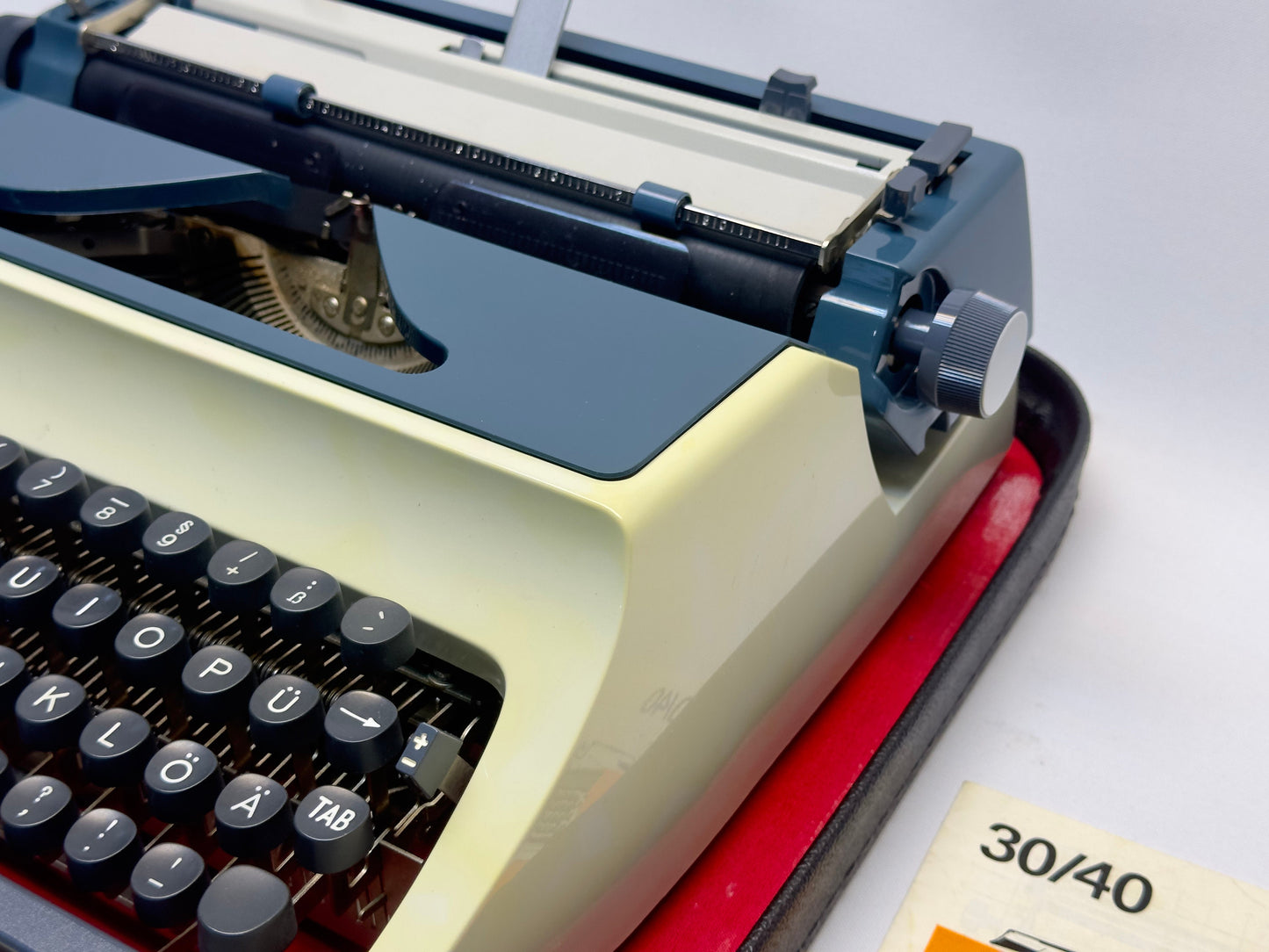 Nice Gift!- Erika Typewriter in Elegant White with Black Accents,Antique Typewriter,Working Typewriter,