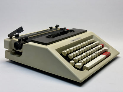 Olivetti Lettera 52 Typewriter - Antique Typewriter in Pristine Working Condition
