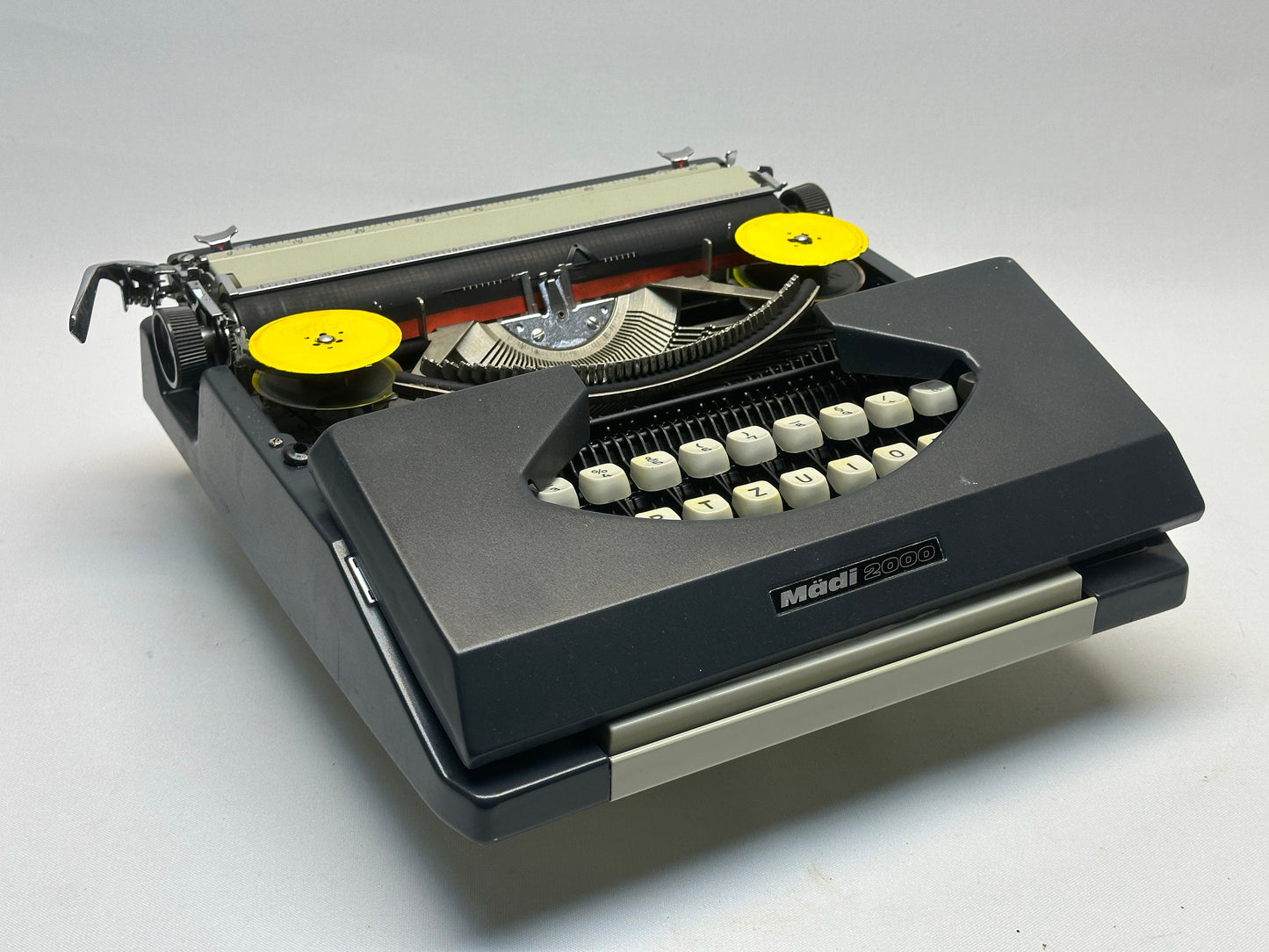 Madi2000 Black Typewriter with White Keyboard & Grey Bag,Antique Typewriter