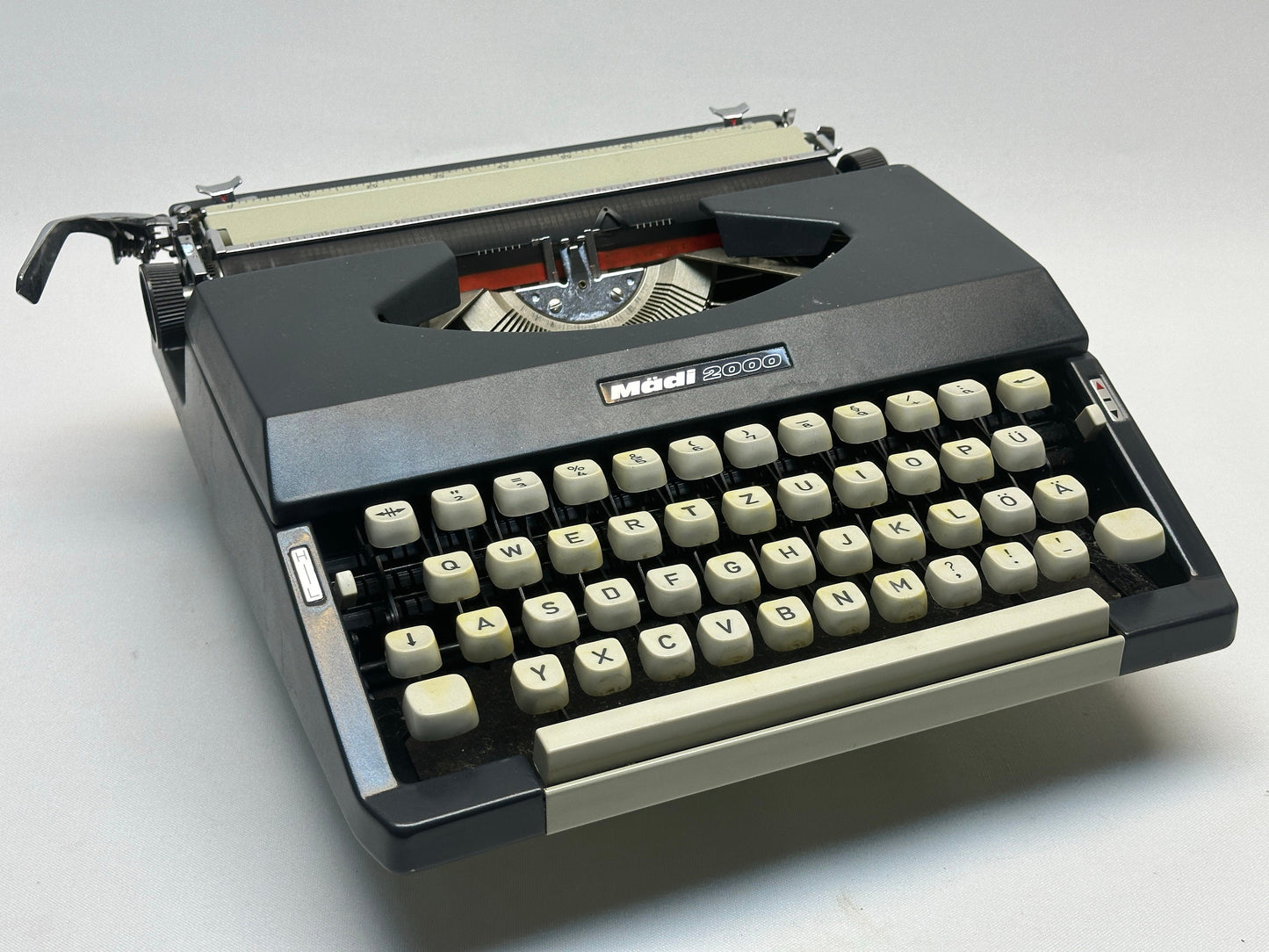Madi2000 Black Typewriter with White Keyboard & Grey Bag,Antique Typewriter
