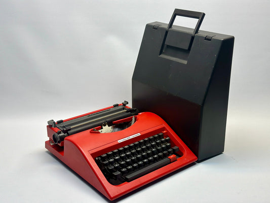 Privilege 360 Red Typewriter - Vintage Elegance with Black Keyboard and Bag