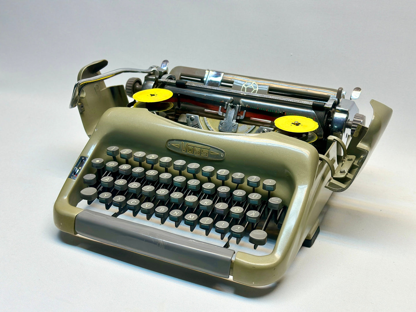 Voss Typewriter - Classic 1950 Model in Elegant Green with QWERTZ Keyboard