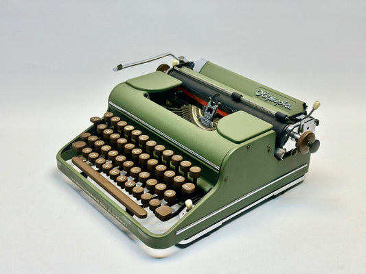 Olympia SM1 Typewriter - Vintage 1950 Edition in Army Green with QWERTZ Keyboard
