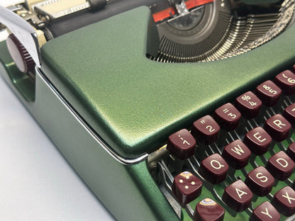 Olympia Splendid 33 Typewriter in Dark Green with Burgundy QWERTZ Keyboard & Rare Leather Bag