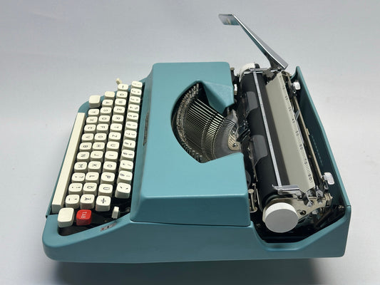 Vintage Charm! Dark Blue Brilliant Comfort Typewriter with White QWERTZ Keyboard - Perfect Working Condition