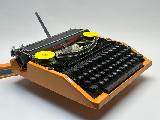 Vintage Elegance! Silver-Reed Typewriter in Orange with Black QWERTZ Keyboard - Antique Typewriter from 1950s, Type Writer