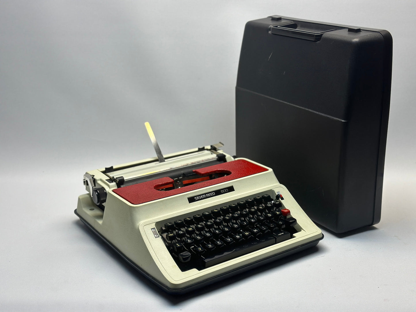 Embrace Vintage Style with the Silver Reed 500 Typewriter - Red Cover, QWERTZ Keyboard, Antique Gift