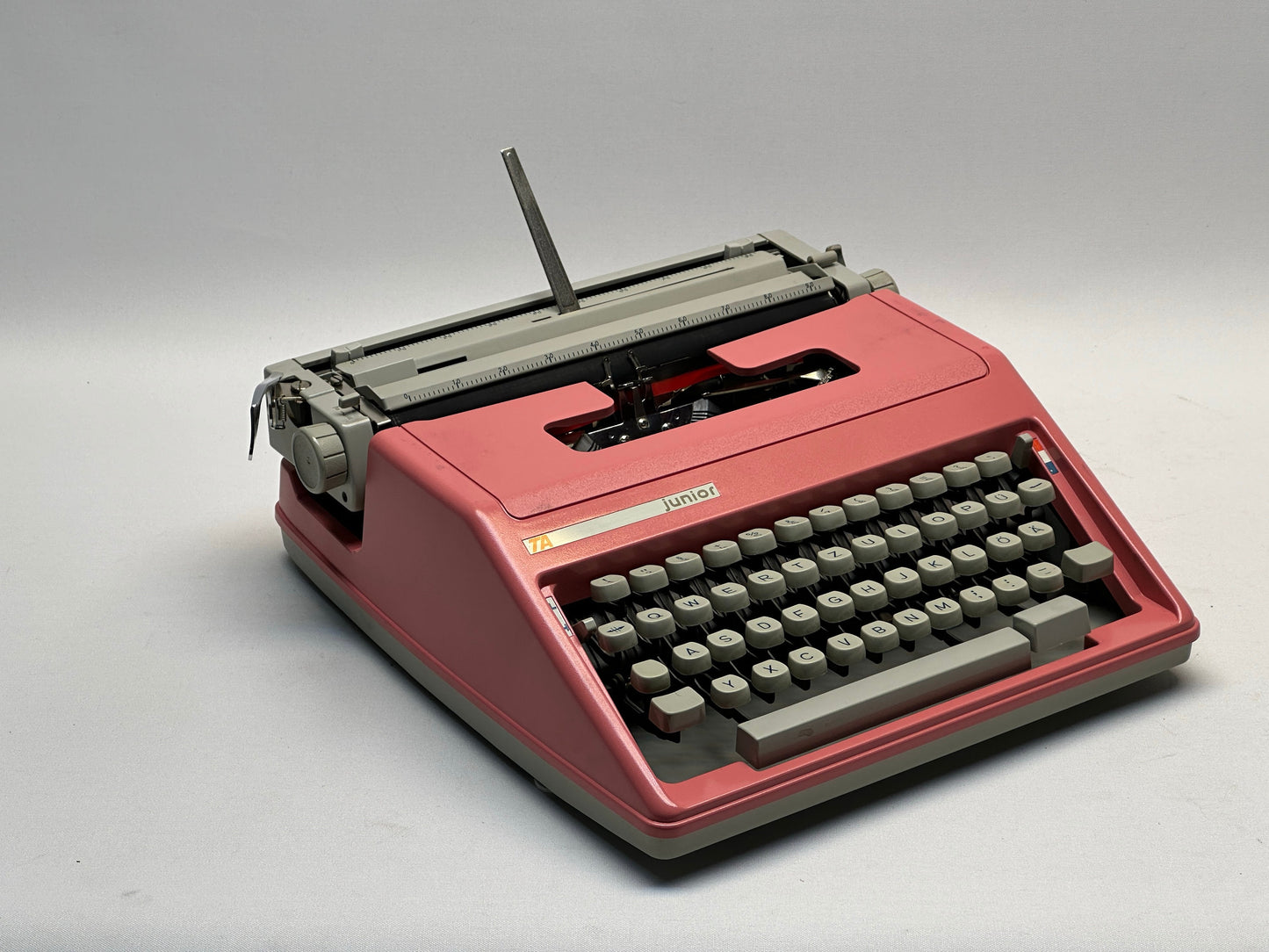 Junior Typewriter - QWERTZ Keyboard, White Keys, Matte Pink Finish, Leather Bag