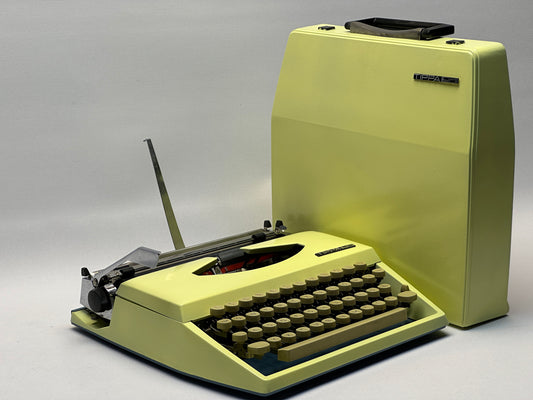 Adler Tippa S Typewriter - QWERTZ Keyboard, Cream Finish , Antique Typewriter,Cream Typewriter