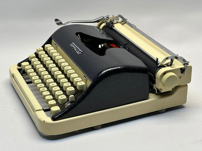 Glittering Black Torpedo Typewriter with QWERTZ Keyboard and Cream Keyboard + Leather Bag - Antique Typewriter