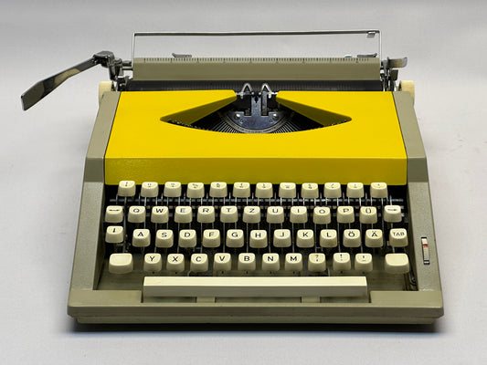 abc yellow  typewriter - Soothing Yellow Typewriter with QWERTZ Keyboard and Cream Keyboard + Cream Bag - Antique Typewriter