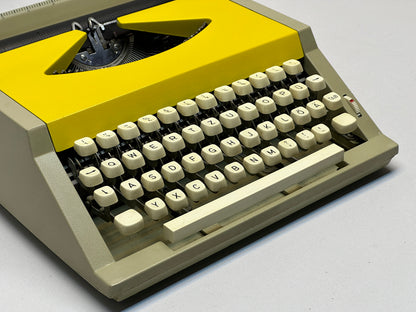 abc yellow  typewriter - Soothing Yellow Typewriter with QWERTZ Keyboard and Cream Keyboard + Cream Bag - Antique Typewriter
