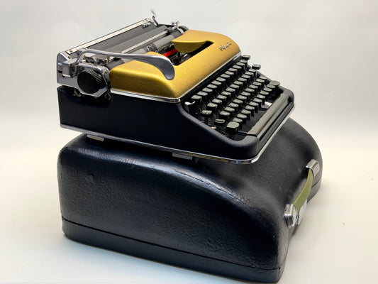 Olympia SM3 Typewriter,Gold Lid,A Pinnacle of Style,Top Choice Among Enthusiasts,Complete with a Chic Black Carry Bag
