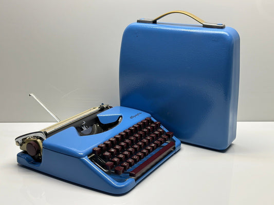 Olympia Splendid 33/66 Typewriter - QWERTY Keyboard, Burgundy Tuş, Mavi Elegance, and Matching Bag - A Premium Gift for Writers and Typewrit