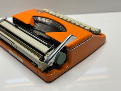 Olympia Splendid 33/66 Typewriter - QWERTZ Keyboard, White Keys, Orange Elegance, and Matching Bag - A Premium Gift for Writers and Typewrit