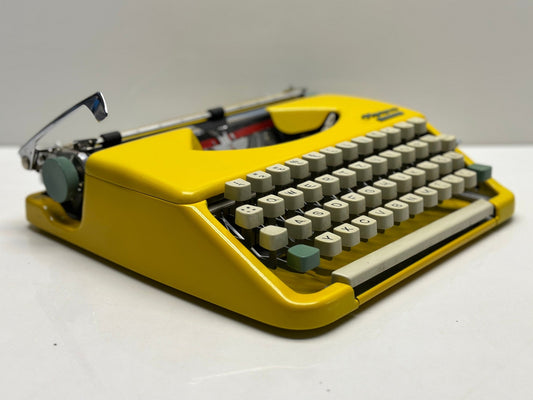 Olympia Splendid 66Typewriter - Yellow Body, QWERTZ Keyboard, Dual-Color Typing, White Keys